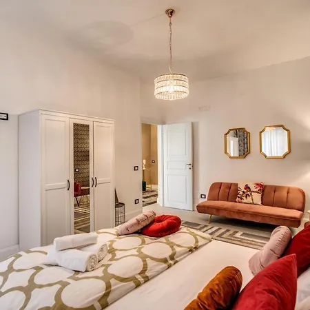 Aweshomeitaly - White Mirrors Pisa