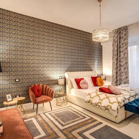 Aweshomeitaly - White Mirrors Apartment