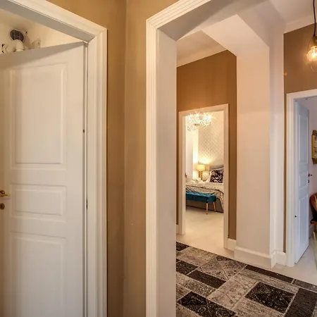 Apartment Aweshomeitaly - White Mirrors