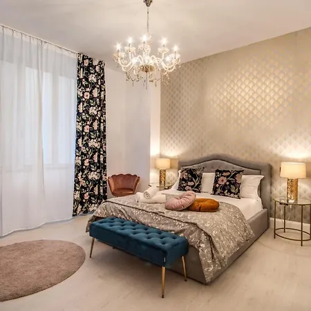 Apartment Aweshomeitaly - White Mirrors